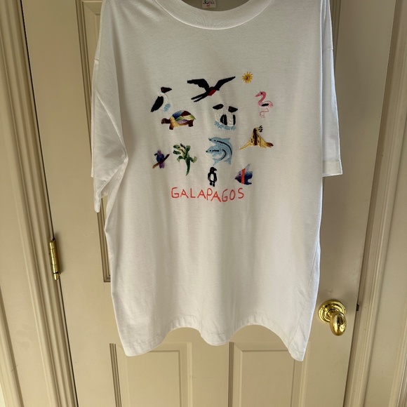 HAND EMBROIDERED GALAPAGOS T-SHIRT....TAGGED GABY "46"....BRAND NEW - Picture 4 of 7